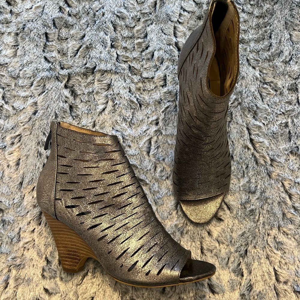 Cammii Leather Peep Toe STEVEN by Steve Madden